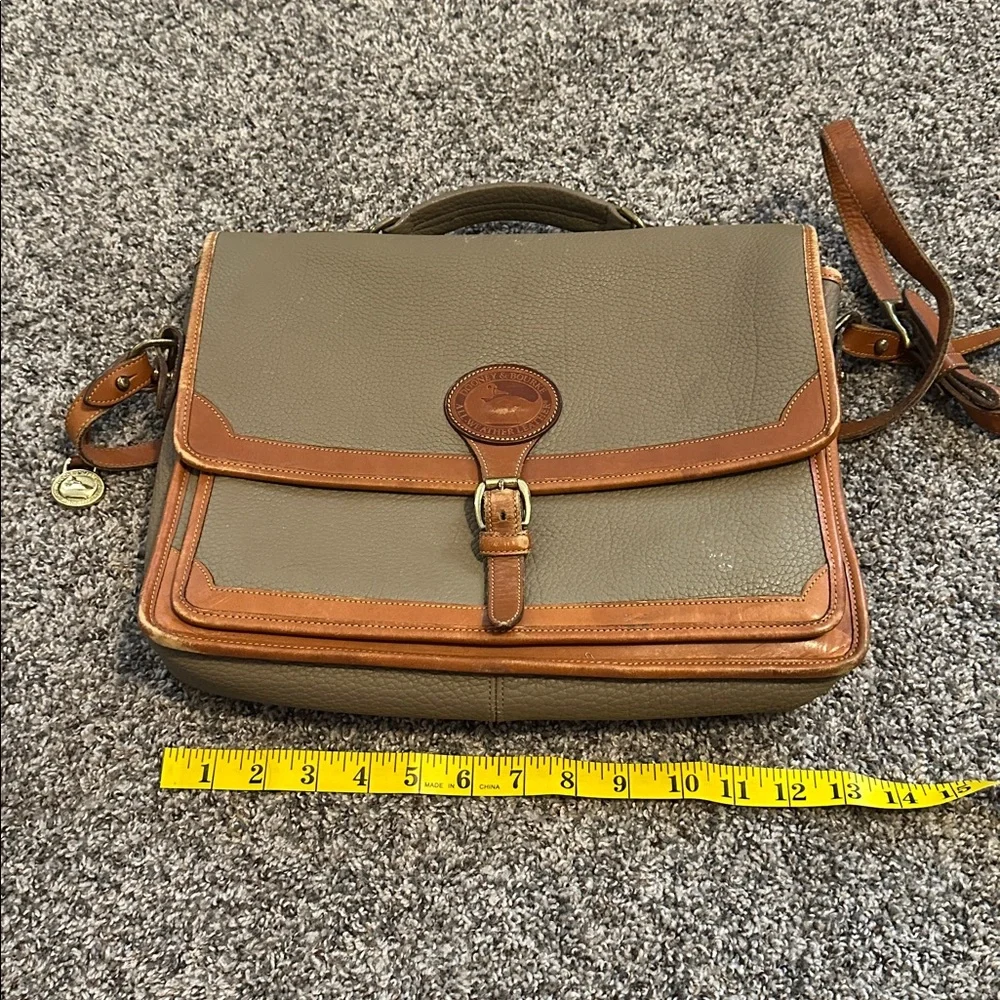 Dooney & Bourke Vintage Purse Leather. ( See wear in photos)